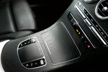 https://vehicle-cdn.autoleague.cloud/30640_U110997_13.jpg
