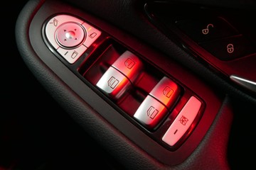 https://vehicle-cdn.autoleague.cloud/30640_U110997_16.jpg