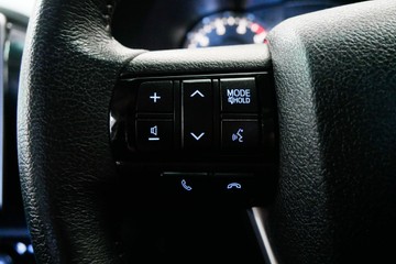 https://vehicle-cdn.autoleague.cloud/30640_U111017_15.jpg