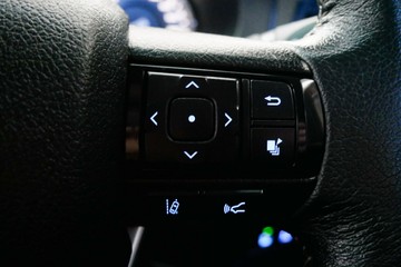 https://vehicle-cdn.autoleague.cloud/30640_U111017_16.jpg