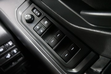 https://vehicle-cdn.autoleague.cloud/30640_U111019_15.jpg