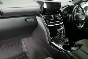 https://vehicle-cdn.autoleague.cloud/30640_U111019_17.jpg
