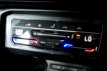 https://vehicle-cdn.autoleague.cloud/30640_U111034_15.jpg