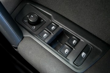 https://vehicle-cdn.autoleague.cloud/30640_U111034_22.jpg