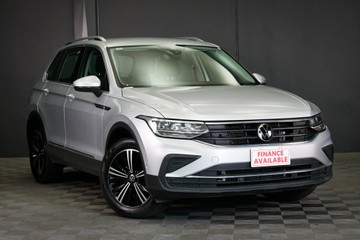 https://vehicle-cdn.autoleague.cloud/30640_U111037_1.jpg