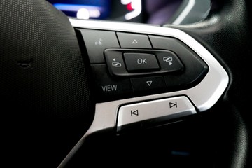 https://vehicle-cdn.autoleague.cloud/30640_U111037_15.jpg