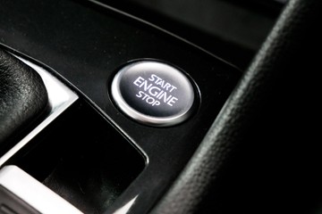 https://vehicle-cdn.autoleague.cloud/30640_U111037_17.jpg