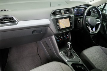 https://vehicle-cdn.autoleague.cloud/30640_U111037_18.jpg