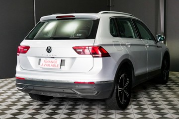 https://vehicle-cdn.autoleague.cloud/30640_U111037_4.jpg