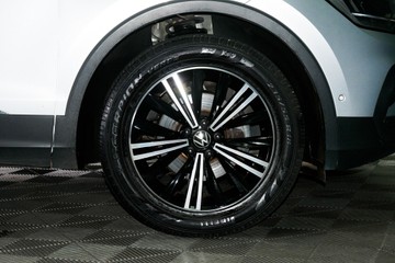 https://vehicle-cdn.autoleague.cloud/30640_U111037_7.jpg