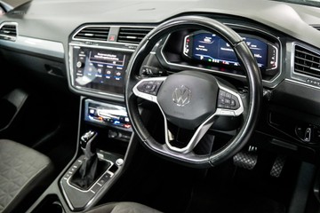 https://vehicle-cdn.autoleague.cloud/30640_U111037_8.jpg