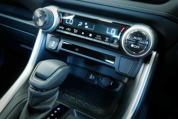 https://vehicle-cdn.autoleague.cloud/30640_U111059_15.jpg
