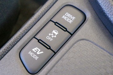 https://vehicle-cdn.autoleague.cloud/30640_U111071_16.jpg