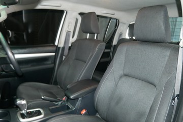 https://vehicle-cdn.autoleague.cloud/30640_U111083_19.jpg