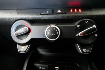https://vehicle-cdn.autoleague.cloud/30640_U111109_11.jpg