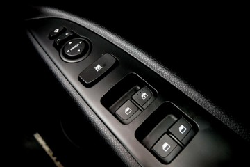 https://vehicle-cdn.autoleague.cloud/30640_U111109_15.jpg