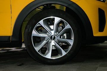 https://vehicle-cdn.autoleague.cloud/30640_U111109_7.jpg