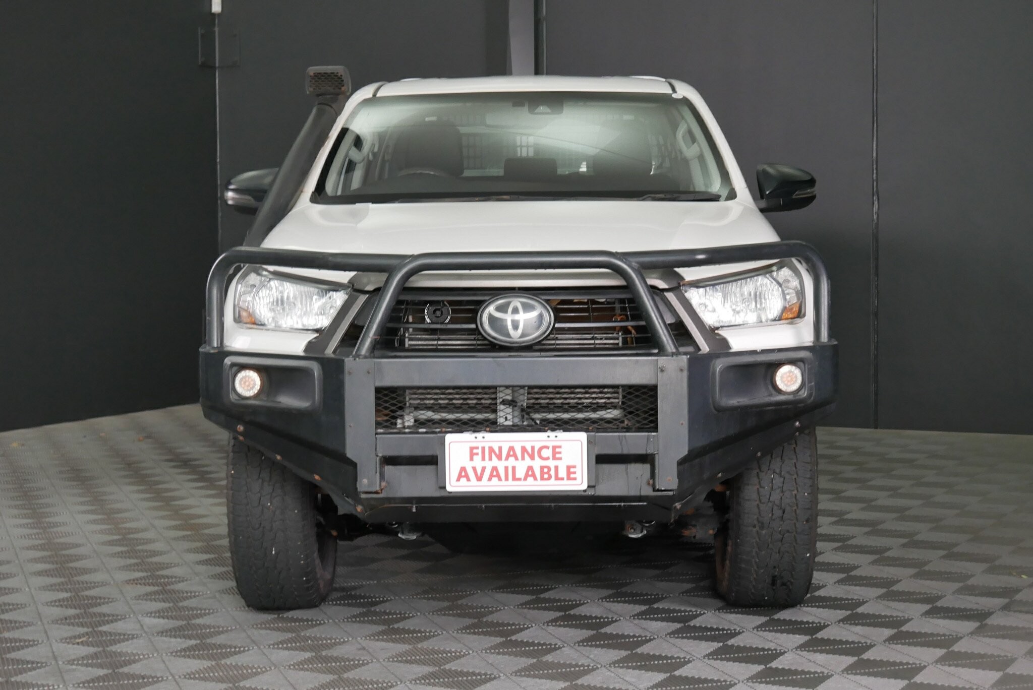 Toyota Hilux image 2