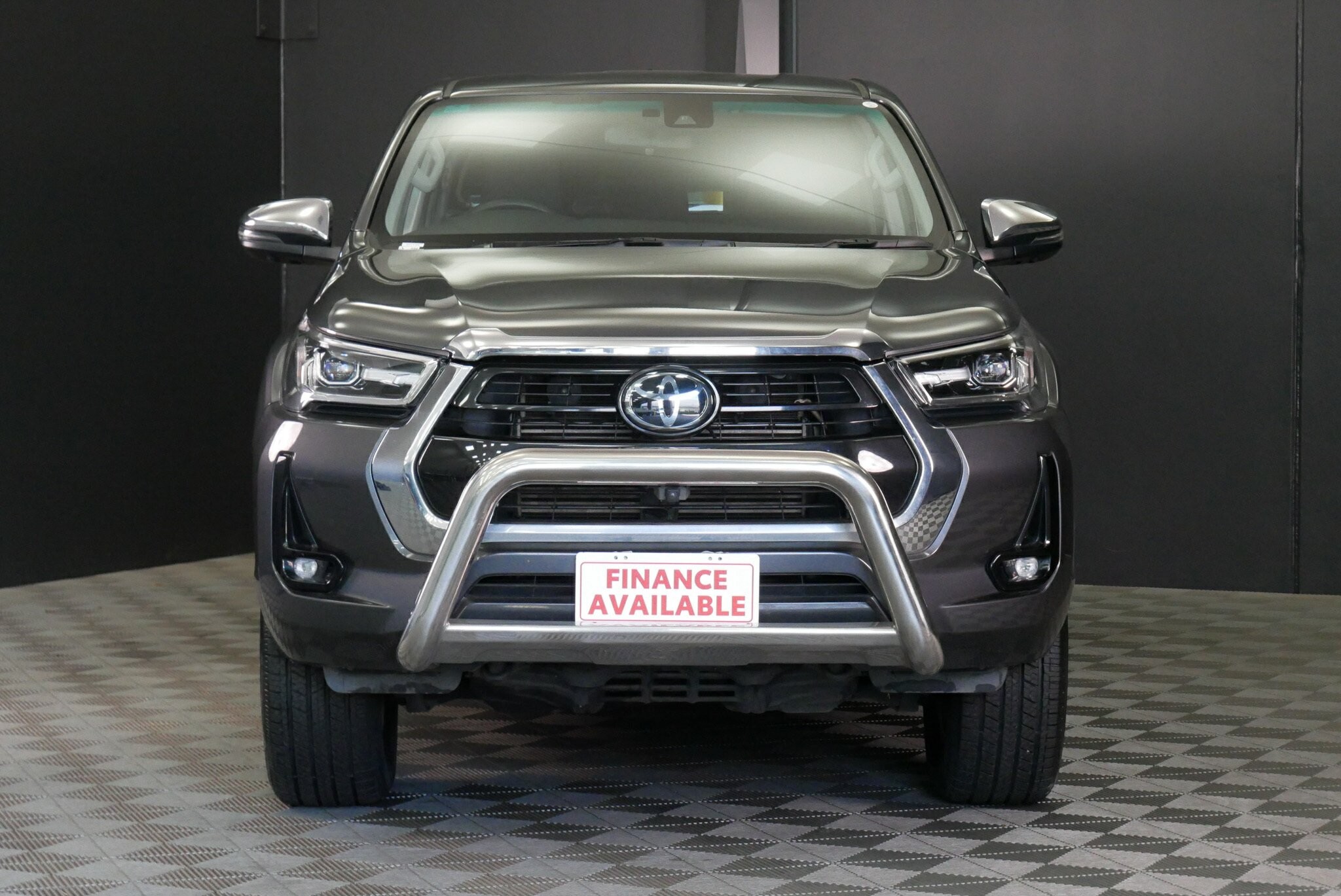 Toyota Hilux image 2