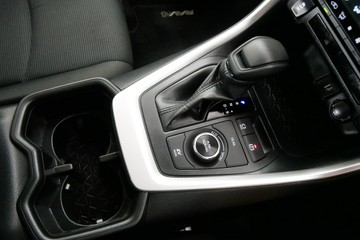 https://vehicle-cdn.autoleague.cloud/30640_U111161_15.jpg