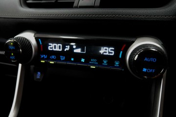 https://vehicle-cdn.autoleague.cloud/30640_U111162_15.jpg