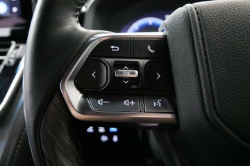 https://vehicle-cdn.autoleague.cloud/30640_U111164_14.jpg