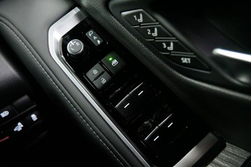 https://vehicle-cdn.autoleague.cloud/30640_U111164_16.jpg