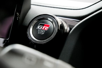 https://vehicle-cdn.autoleague.cloud/30640_U111164_17.jpg