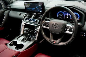 https://vehicle-cdn.autoleague.cloud/30640_U111164_8.jpg