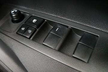 https://vehicle-cdn.autoleague.cloud/30640_U111166_18.jpg