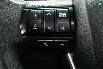 https://vehicle-cdn.autoleague.cloud/30640_U111180_16.jpg