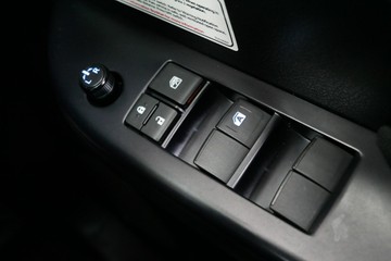 https://vehicle-cdn.autoleague.cloud/30640_U111180_18.jpg