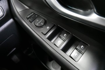 https://vehicle-cdn.autoleague.cloud/30640_U111190_16.jpg
