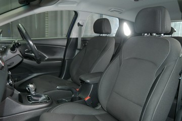 https://vehicle-cdn.autoleague.cloud/30640_U111190_18.jpg
