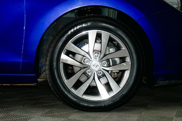 https://vehicle-cdn.autoleague.cloud/30640_U111190_7.jpg