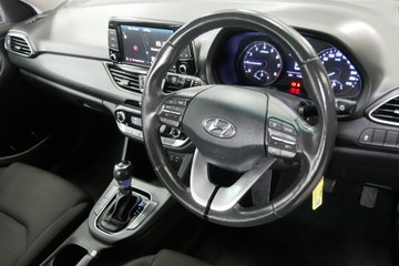 https://vehicle-cdn.autoleague.cloud/30640_U111190_8.jpg