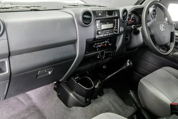 https://vehicle-cdn.autoleague.cloud/30640_U111192_18.jpg
