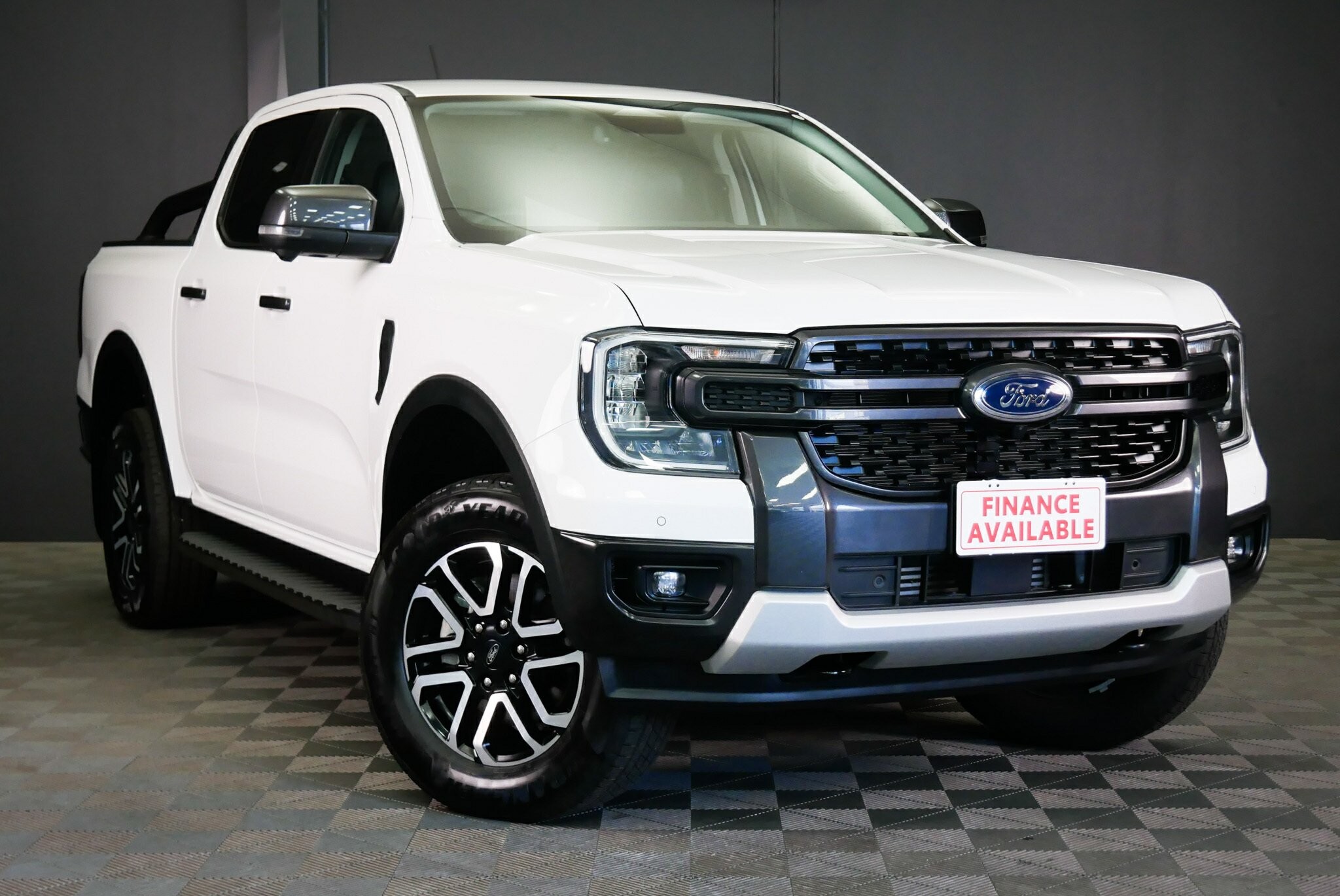 https://vehicle-cdn.autoleague.cloud/30640_U111198_1.jpg