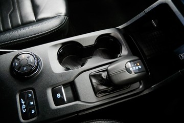 https://vehicle-cdn.autoleague.cloud/30640_U111199_13.jpg