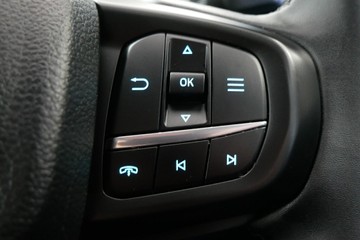 https://vehicle-cdn.autoleague.cloud/30640_U111199_15.jpg