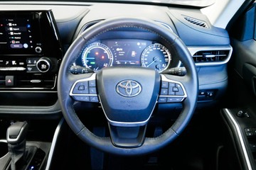 https://vehicle-cdn.autoleague.cloud/30640_U111204_10.jpg
