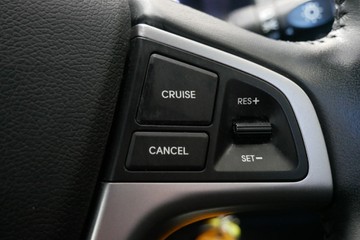 https://vehicle-cdn.autoleague.cloud/30640_U111205_13.jpg