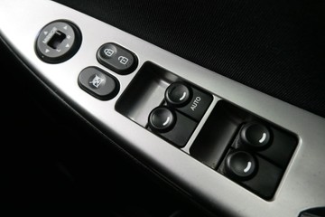 https://vehicle-cdn.autoleague.cloud/30640_U111205_14.jpg