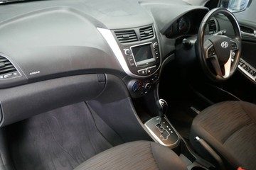 https://vehicle-cdn.autoleague.cloud/30640_U111205_15.jpg