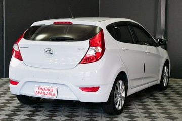 https://vehicle-cdn.autoleague.cloud/30640_U111205_4.jpg