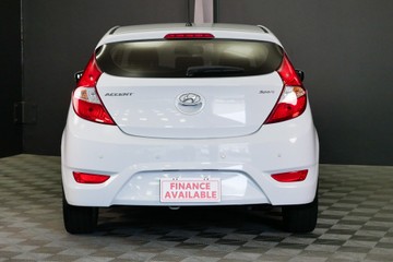 https://vehicle-cdn.autoleague.cloud/30640_U111205_5.jpg