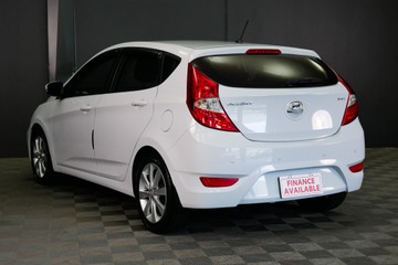 https://vehicle-cdn.autoleague.cloud/30640_U111205_6.jpg