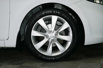 https://vehicle-cdn.autoleague.cloud/30640_U111205_7.jpg