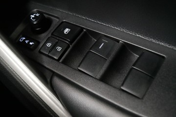 https://vehicle-cdn.autoleague.cloud/30640_U111207_15.jpg