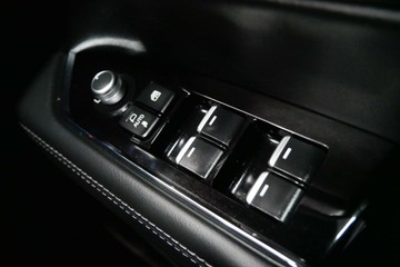 https://vehicle-cdn.autoleague.cloud/30640_U111240_16.jpg